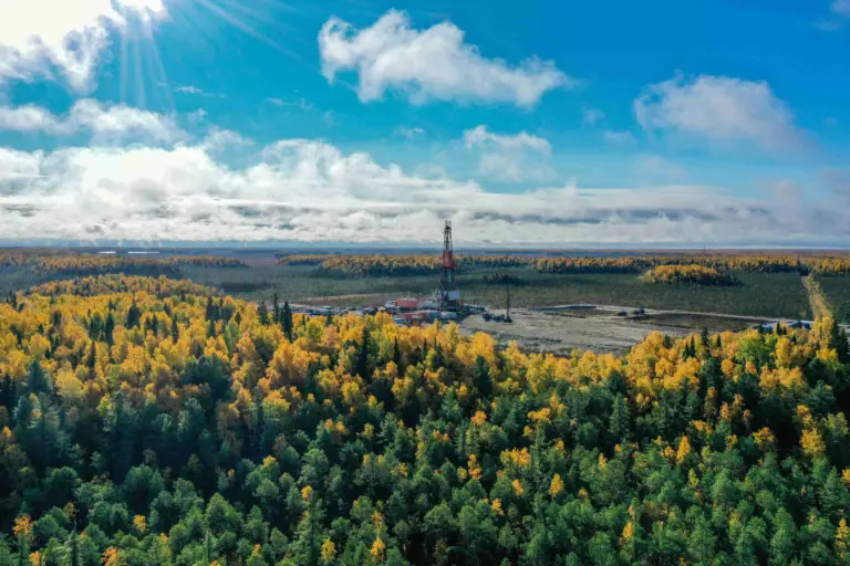 Буровая установка «Газпром нефти» на месторождении — внедрение отечественных технологий для эффективной добычи трудноизвлекаемой нефти