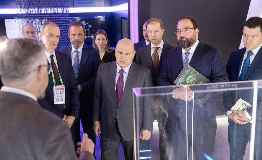 Представители «Норникеля» на конференции ЦИПР демонстрируют инновационные ИТ-решения для промышленности: платформу MAGMA и систему Axioma, использующую ИИ для экологического мониторинга