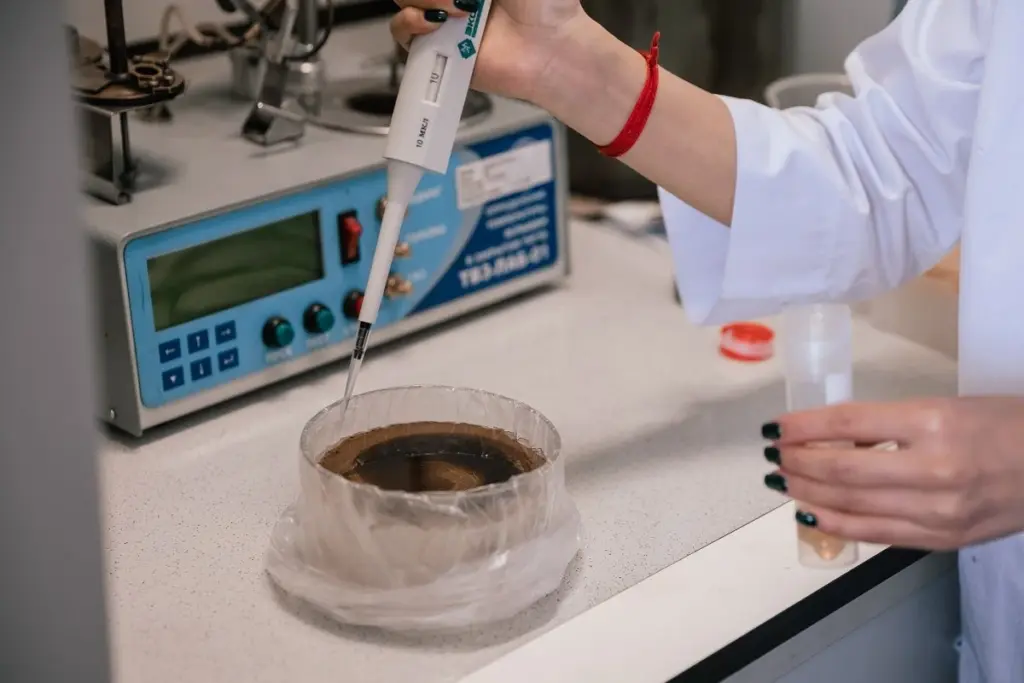 Новая биотехнология очистки Арктики от нефтяных загрязнений с помощью бактерий и пероксида.