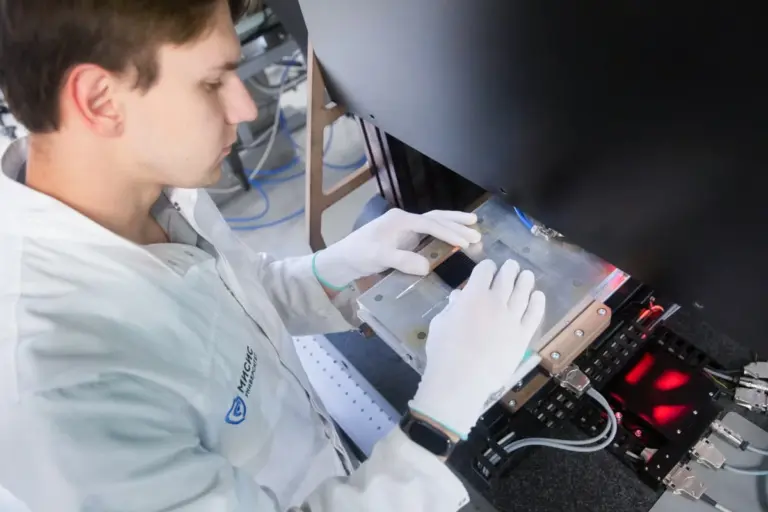 Палладиевые полупрозрачные солнечные панели для окон и фасадов зданий, инновации МИСИС и Норникеля, экологичная электроэнергетика и защита от перегрева интерьера