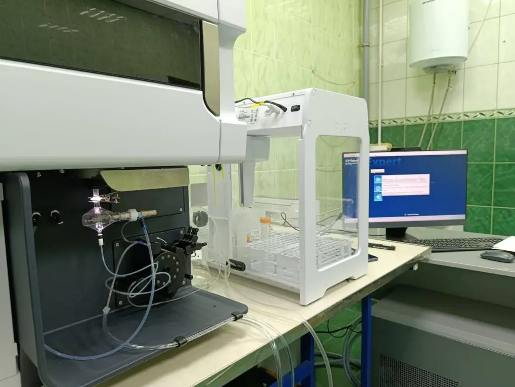 Атомно-эмиссионный спектрометр для точного анализа руды в лаборатории Полиметалла