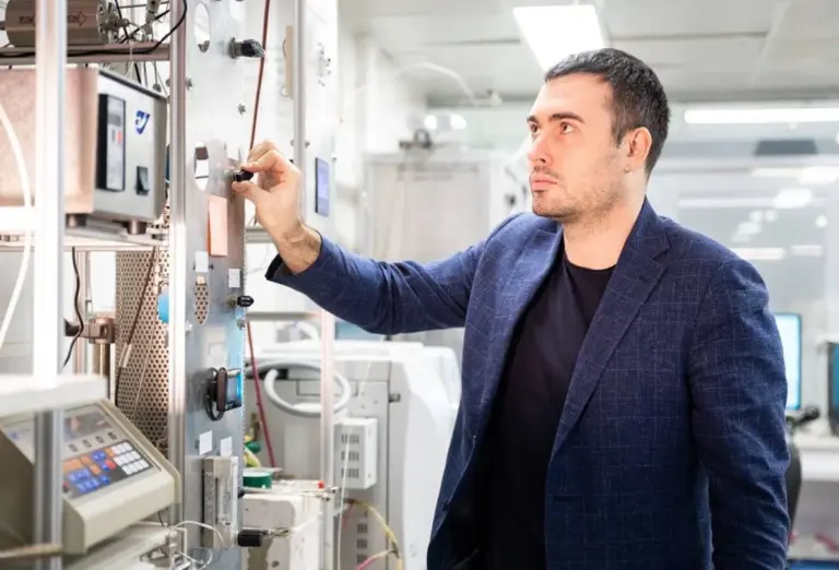 Ученые преобразуют углекислый газ в топливо с помощью железного катализатора