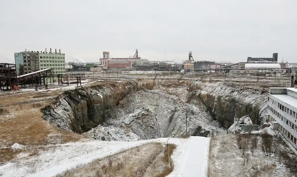 Провал в Березниках в 2007 году после затопления калийной шахты Первого рудоуправления ОАО &laquo;Уралкалий&raquo;, начало техногенной аварии