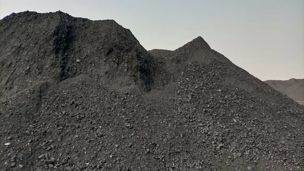 Процесс переработки угольной золы в коагулянт для очистки воды.