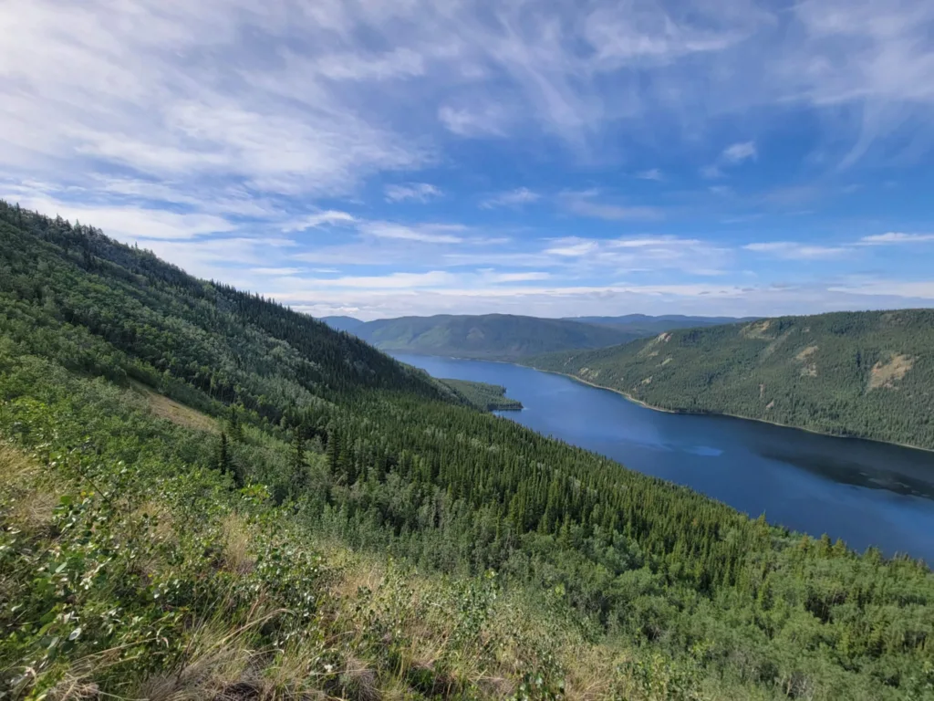 Расположение флагманского проекта Carmacks и новых участков Cascadia на карте Юкона