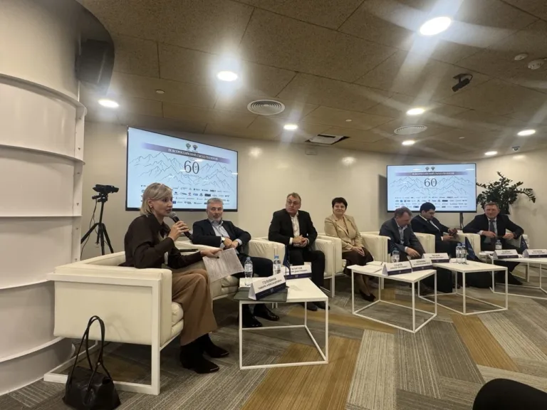 Участники круглого стола «Юниорные компании и инвестиции» на IX Съезде геологов