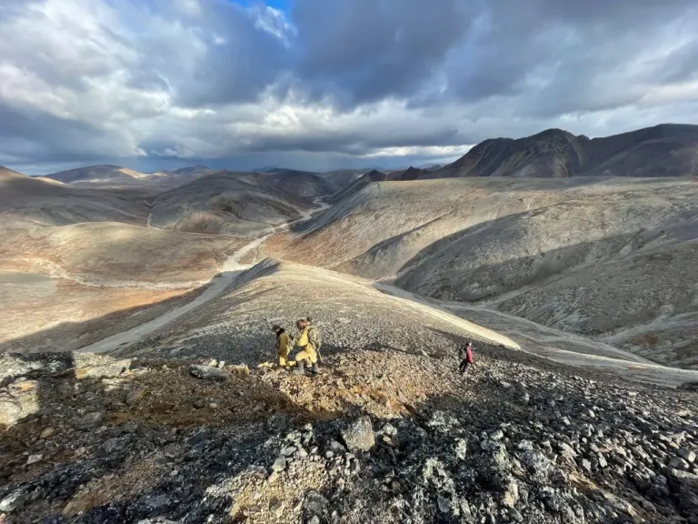 Геологи на Тэркэнейской площади в Анадырском районе Чукотки