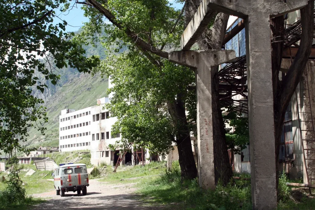 Строительство подземного рудника и обогатительной фабрики в Тырныаузе