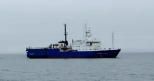 Сейсмическая разведка нефти и газа судном Ордовик в Анадырском заливе Берингова моря по заказу Росгеологии