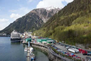 Конкуренция проектов Alaska LNG и Polar LNG за ресурс газа Северного склона Аляски для превращения региона в экспортный хаб сжиженного природного газа